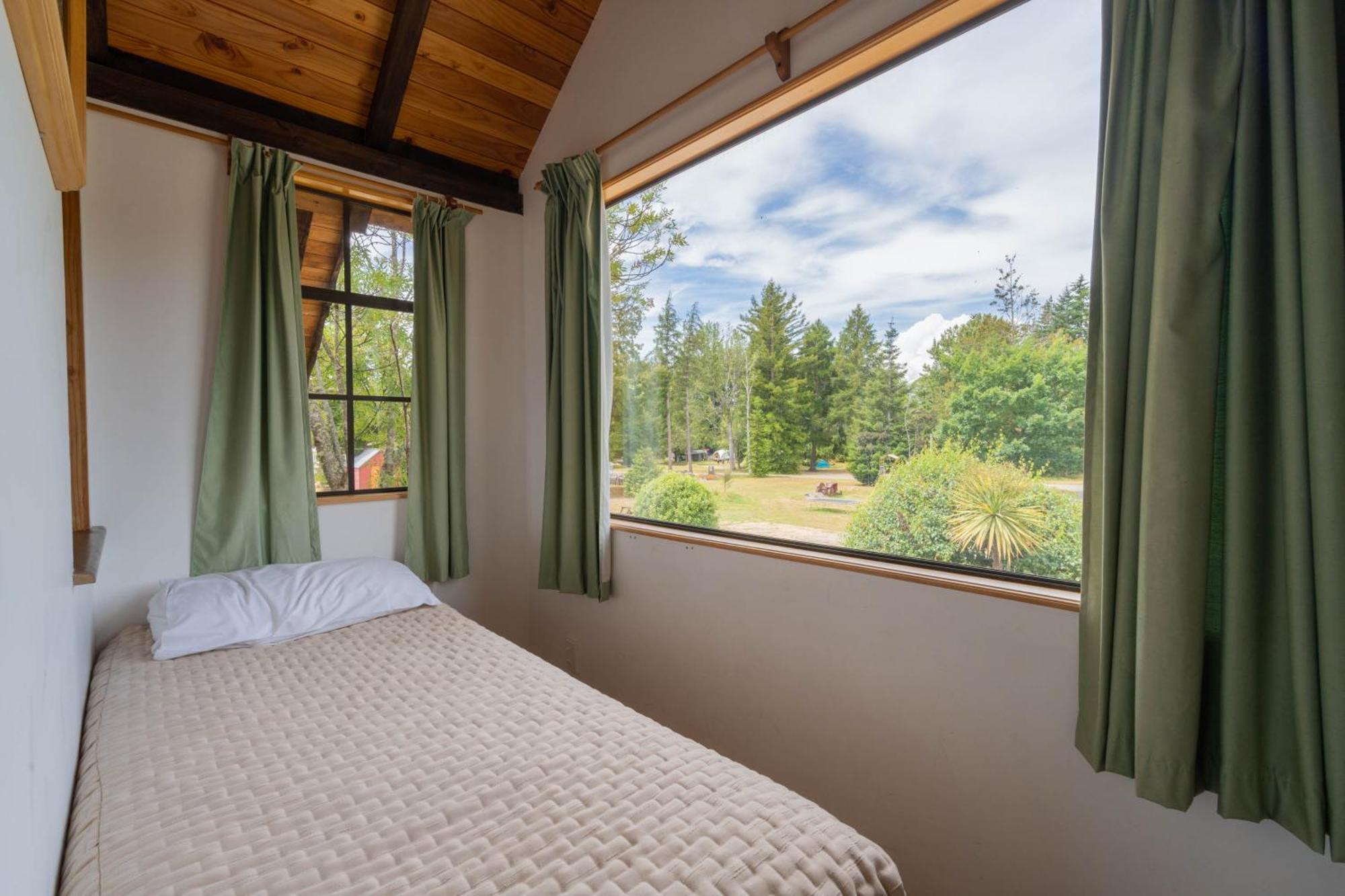 Manapouri Holiday Park Ngoại thất bức ảnh